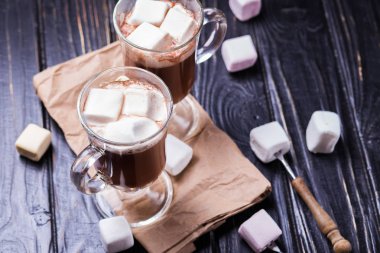 Kakao marshmallows içkiyle