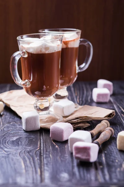 Kakaogetränk mit Marshmallows — Stockfoto