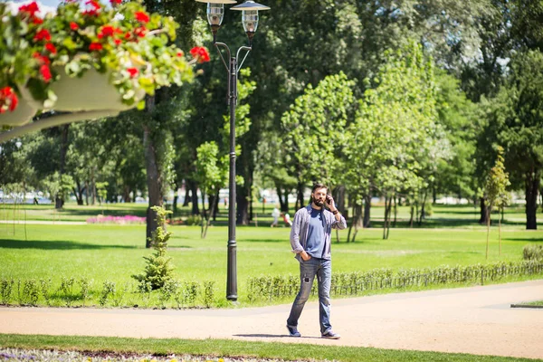 Hipster man with phone — Stock Photo, Image