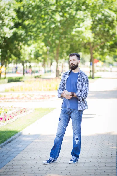 Hipster man in city Royalty Free Stock Images