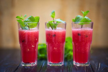 karpuz içecek nane ile