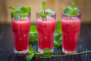 karpuz içecek nane ile