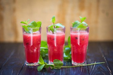 karpuz içecek nane ile