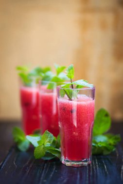 karpuz içecek nane ile