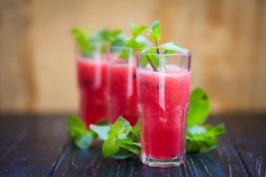 karpuz içecek nane ile