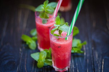 karpuz içecek nane ile