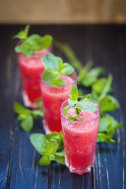 karpuz içecek nane ile