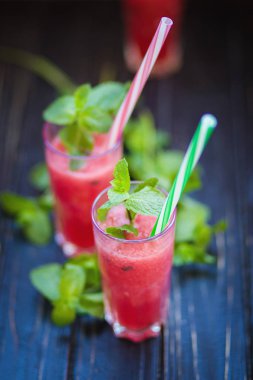 karpuz içecek nane ile