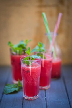 karpuz içecek nane ile