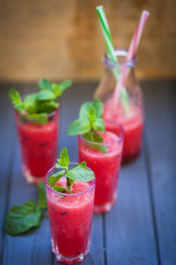 karpuz içecek nane ile