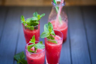 karpuz içecek nane ile