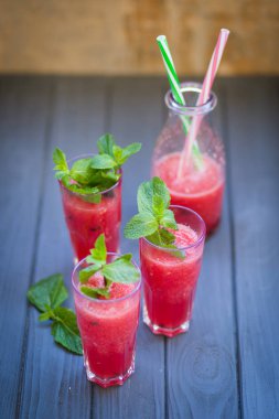 karpuz içecek nane ile