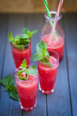 karpuz içecek nane ile