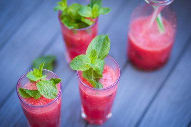 karpuz içecek nane ile