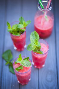 karpuz içecek nane ile