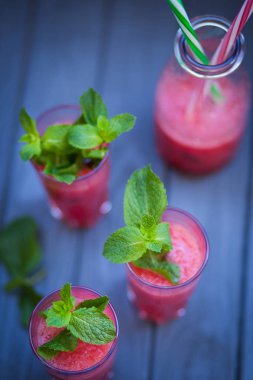 karpuz içecek nane ile