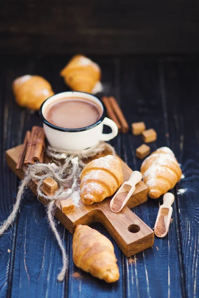 Hot chocolate with croissant — Stock Photo, Image