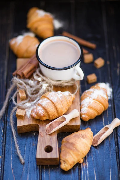 Hot chocolate with croissant — Stock Photo, Image