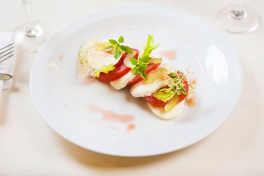 taze caprese salatası