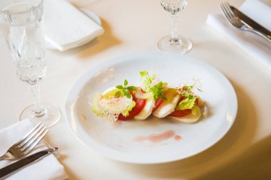 taze caprese salatası