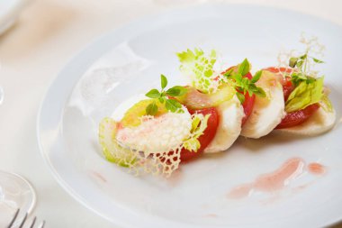 taze caprese salatası