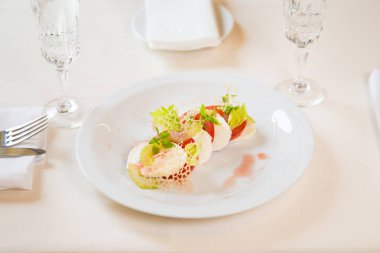 taze caprese salatası