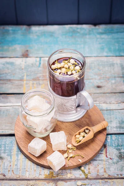 Türk lokumu ile çay