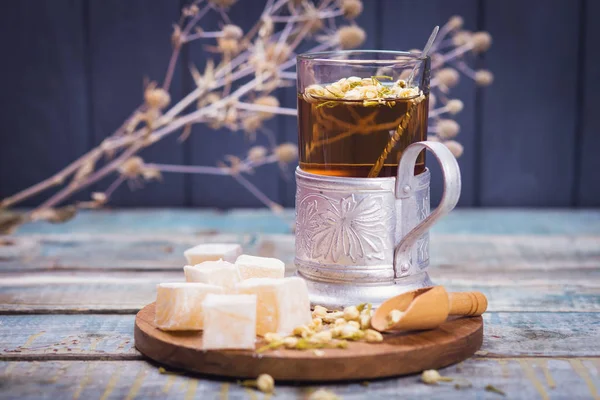 Türk lokumu ile çay