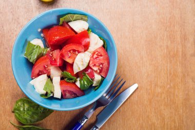 taze caprese salatası