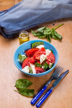 taze caprese salatası