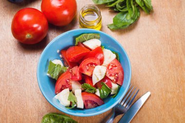 taze caprese salatası