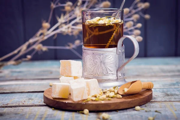 Türk lokumu ile çay