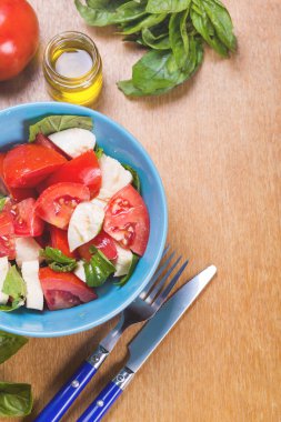 taze caprese salatası