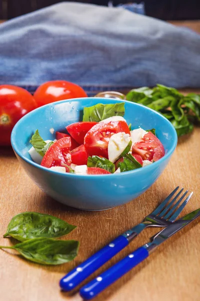 taze caprese salatası