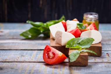 Taze domates ve Mozzarella.