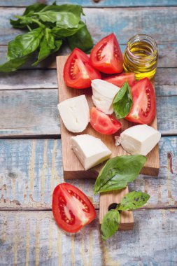 Taze domates ve Mozzarella.