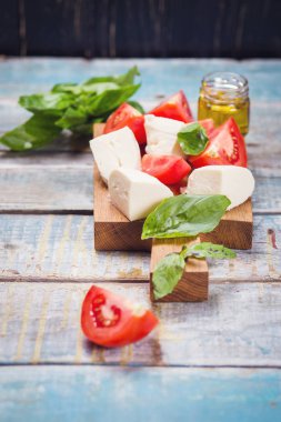 Taze domates ve Mozzarella.