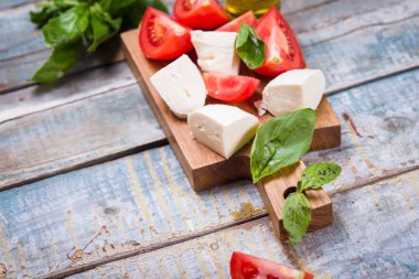 Taze domates ve Mozzarella.