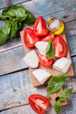 Taze domates ve Mozzarella.