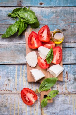 Taze domates ve Mozzarella.