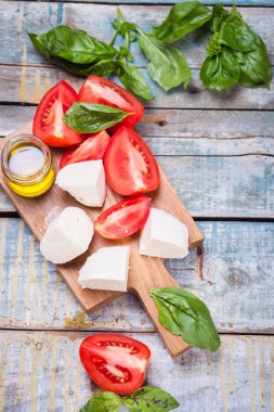 Taze domates ve Mozzarella.