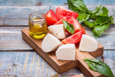 Taze domates ve Mozzarella.