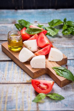 Taze domates ve Mozzarella.