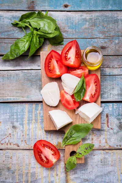 Taze domates ve Mozzarella.