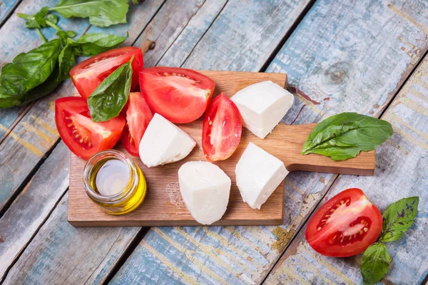 Taze domates ve Mozzarella.