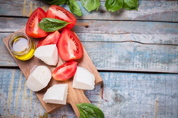 Taze domates ve Mozzarella.