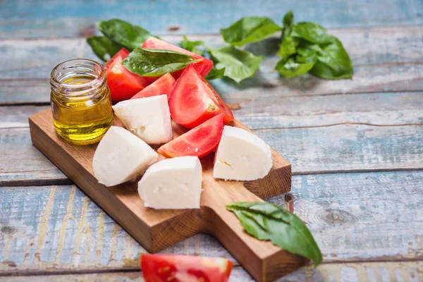 Taze domates ve Mozzarella.