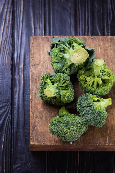 Fresh raw broccoli — Stock Photo, Image