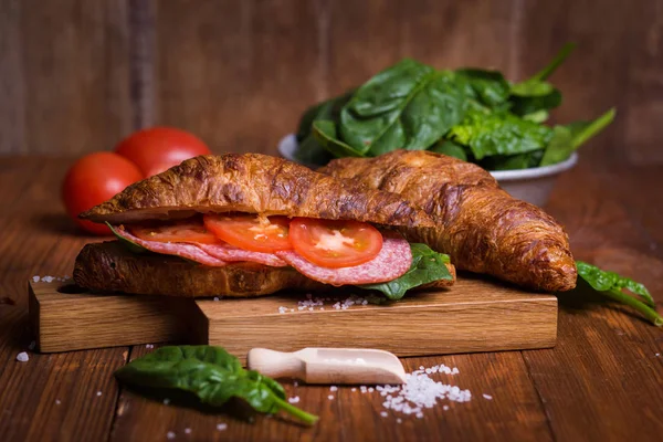 Croissant con salsiccia — Foto Stock