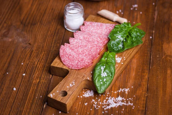 Sausage with fresh spinach — Stock Photo, Image